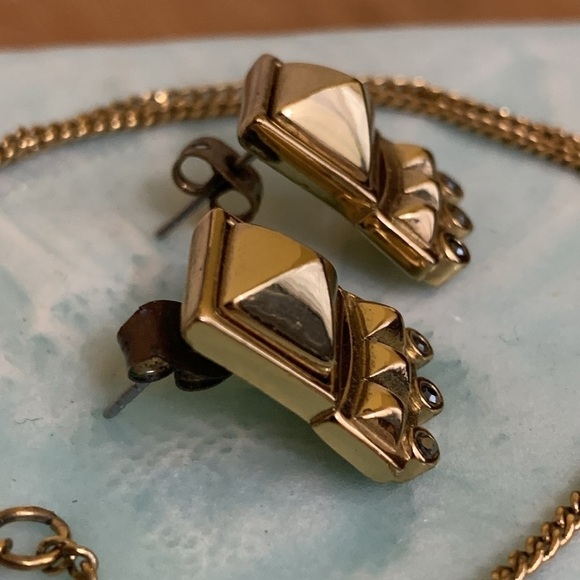 Rebecca Minkoff 3 Piece “Curb” Gold Tone Pyramid Set Earrings & Pendant Necklace - Picture 11 of 17